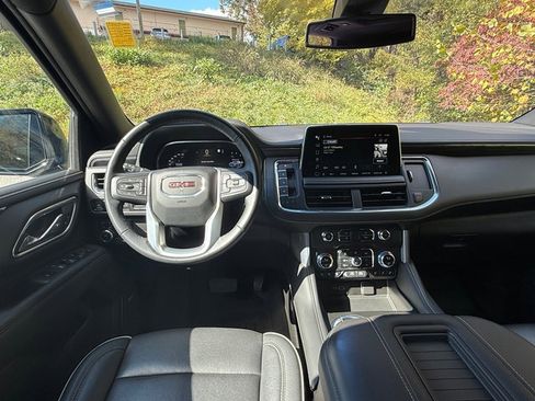 Used 2022 GMC Yukon SLT w/ SLT Premium Package image 10