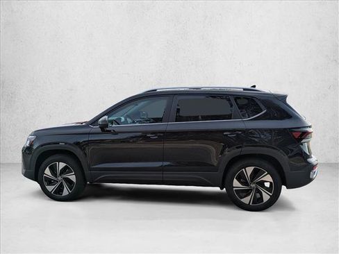 New 2026 Volkswagen Taos SE image 5