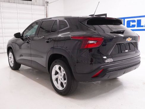 Used 2026 Chevrolet Trax LS w/ LS Convenience Package FWD image 32