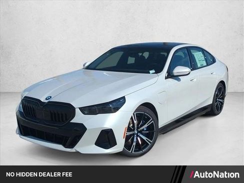 New 2027 BMW 550e xDrive AWD/4WD image 1