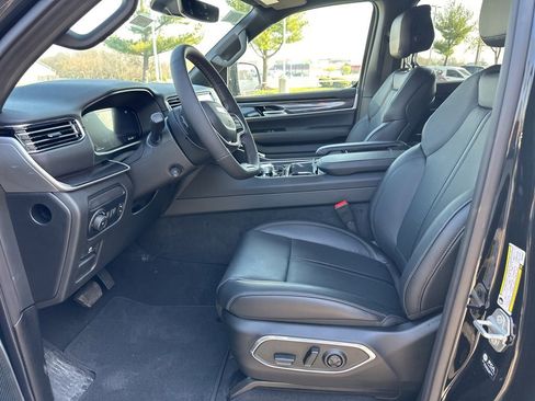 New 2024 Jeep Wagoneer 4WD w/ Convenience Group I image 5