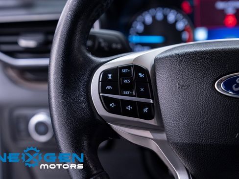 Used 2023 Ford Explorer Limited image 18