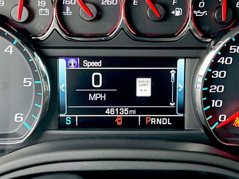 Used 2019 Chevrolet Suburban LT image 12