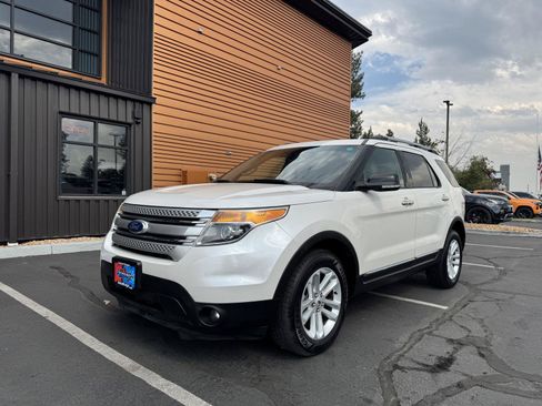 Used 2015 Ford Explorer XLT w/ Equipment Group 202B AWD/4WD image 1