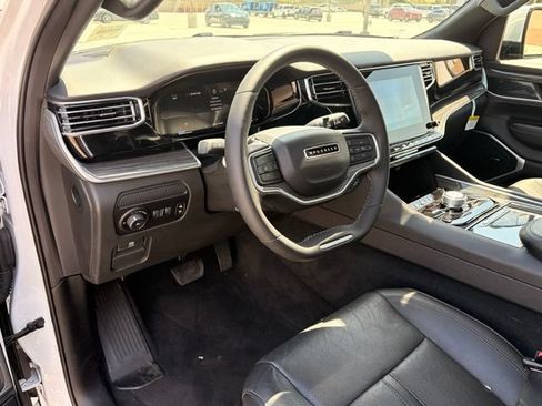Used 2022 Jeep Wagoneer Series II w/ Premium Group I AWD/4WD image 20