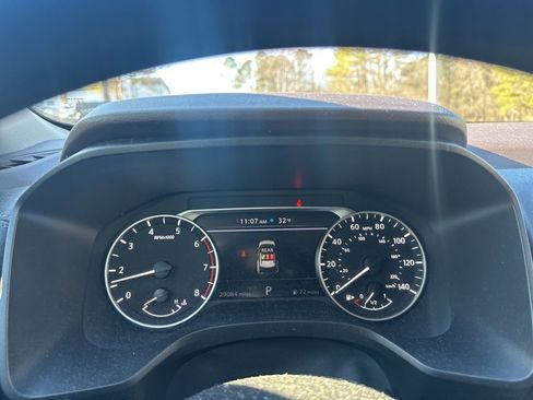 Used 2023 Nissan Rogue S image 10