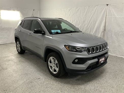 Used 2023 Jeep Compass Latitude image 5