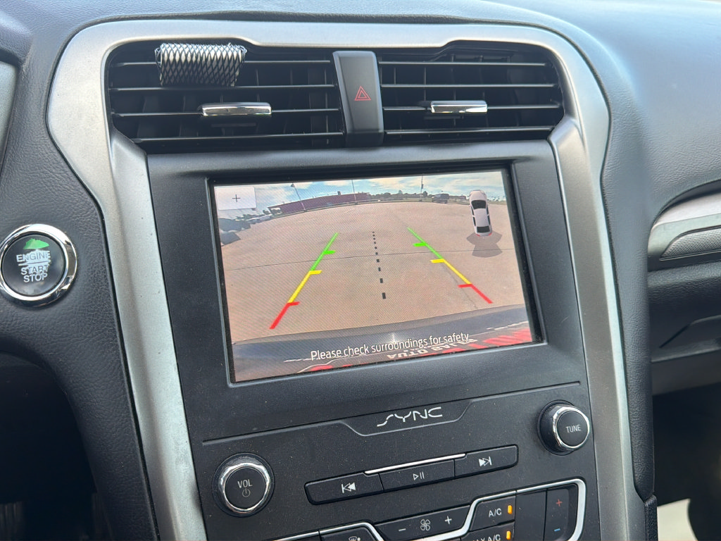 Used 2020 Ford Fusion SE FWD image 16