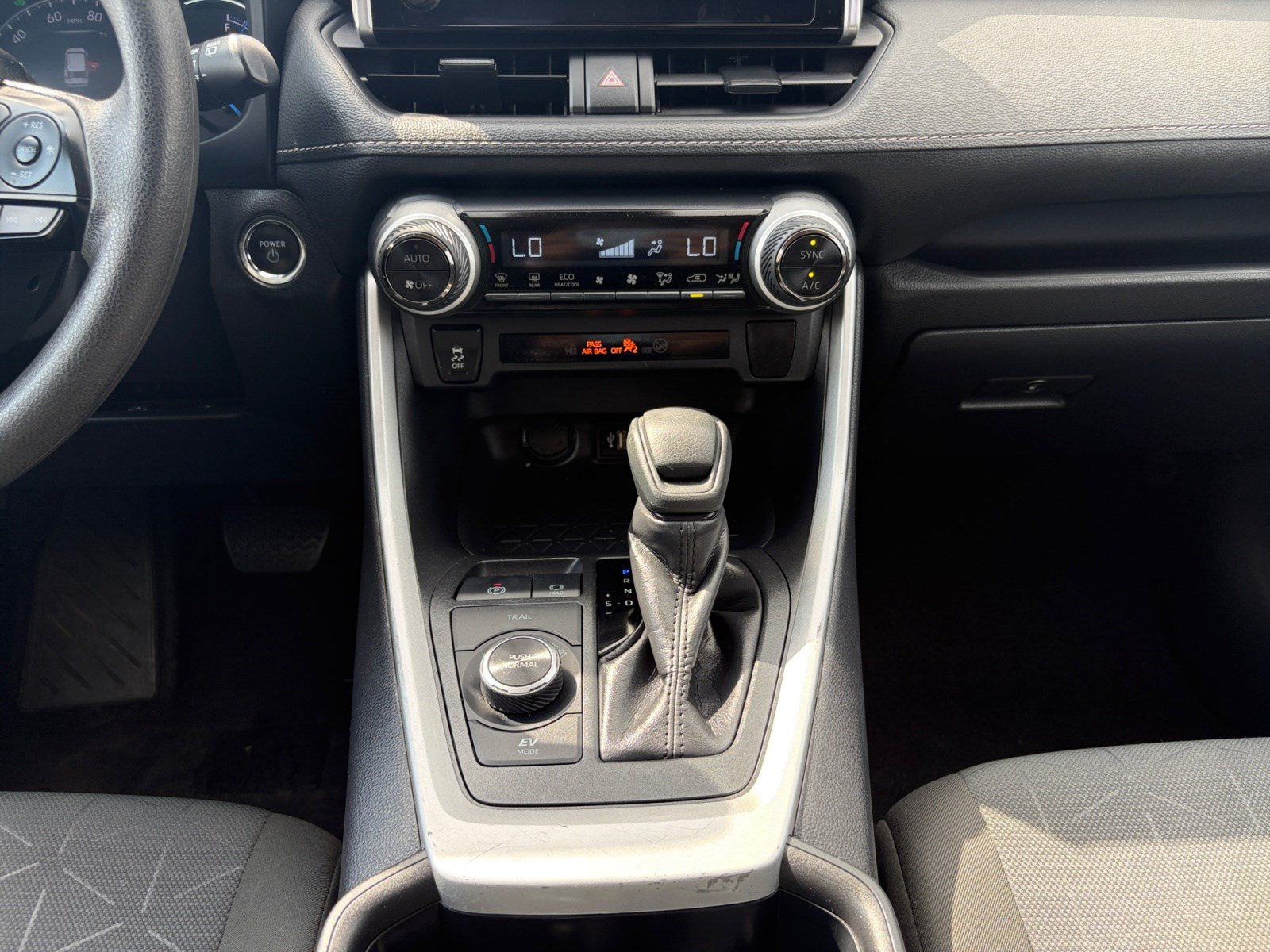 Used 2025 Toyota RAV4 XLE AWD/4WD image 18