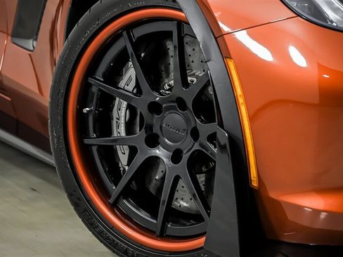 Used 2015 Chevrolet Corvette Z06 w/ 3LZ Preferred Equipment Group RWD image 3