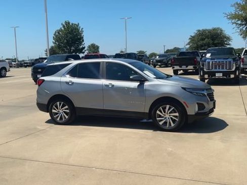 Used 2023 Chevrolet Equinox LT FWD image 2