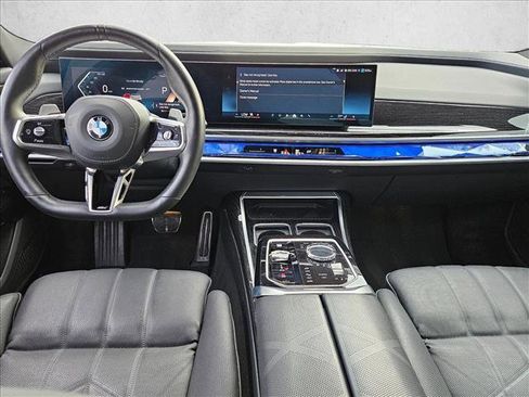 Used 2025 BMW 740i xDrive image 17