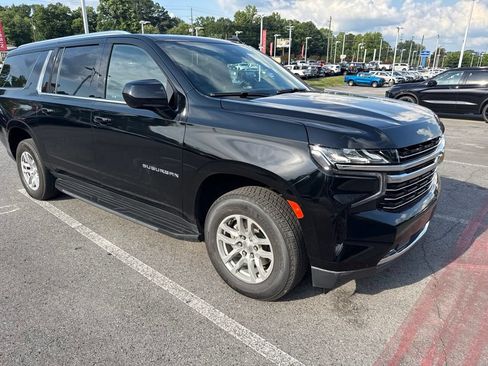 Used 2024 Chevrolet Suburban LT AWD/4WD image 2