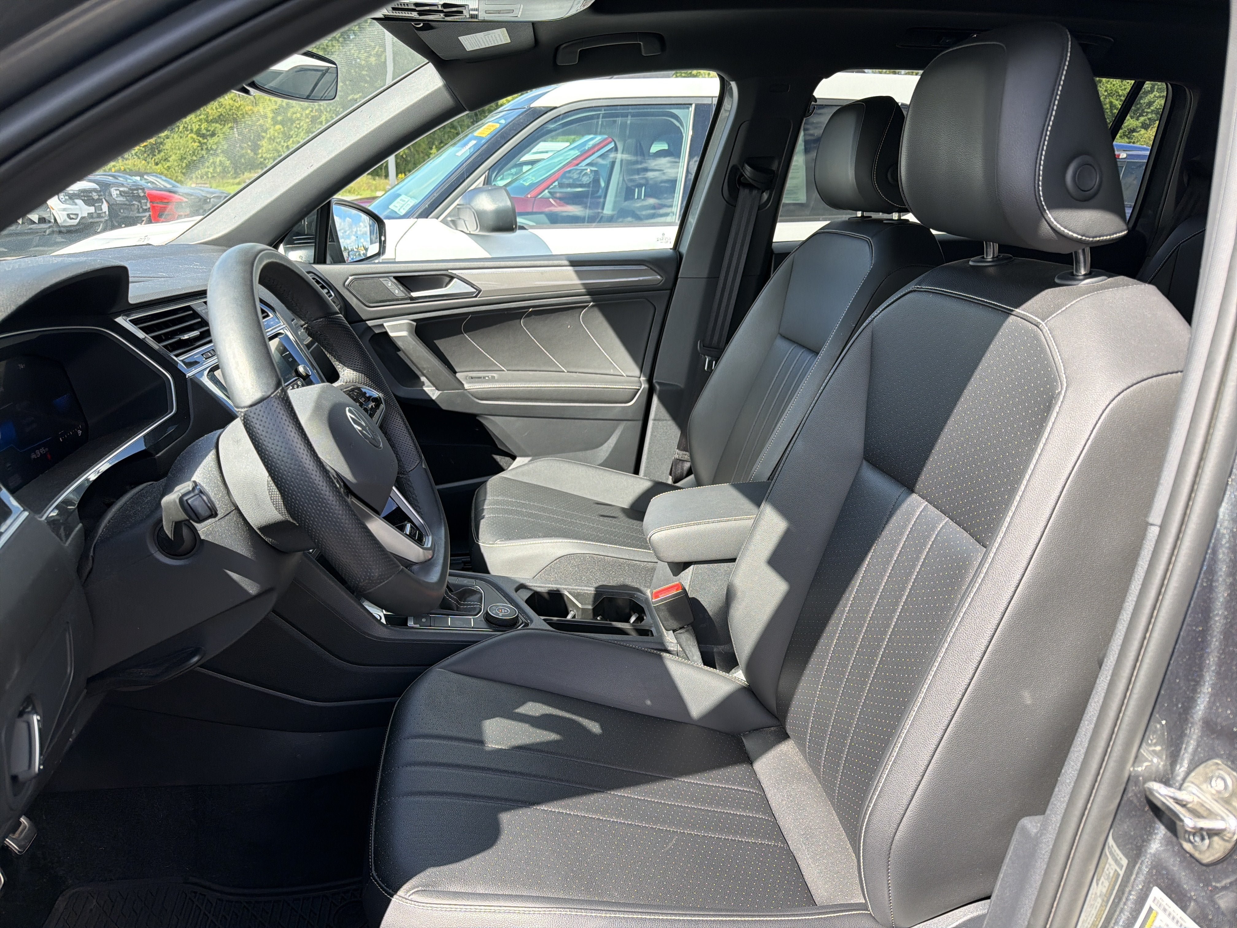 Used 2024 Volkswagen Tiguan SE R-Line AWD/4WD image 10