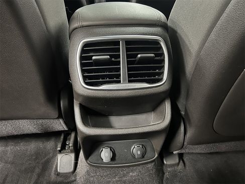 Used 2020 Hyundai Santa Fe SE image 12