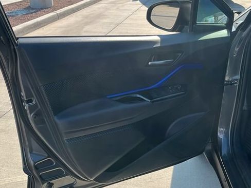 Used 2021 Toyota C-HR XLE FWD image 5