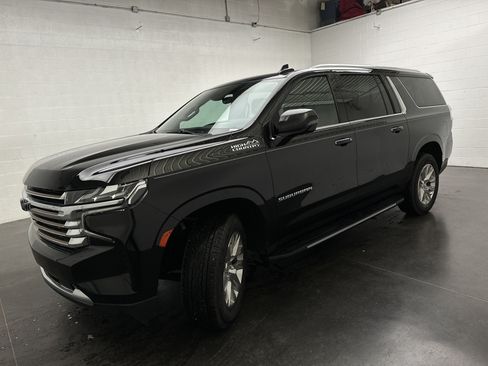 Used 2023 Chevrolet Suburban High Country w/ Max Trailering Package AWD/4WD image 4