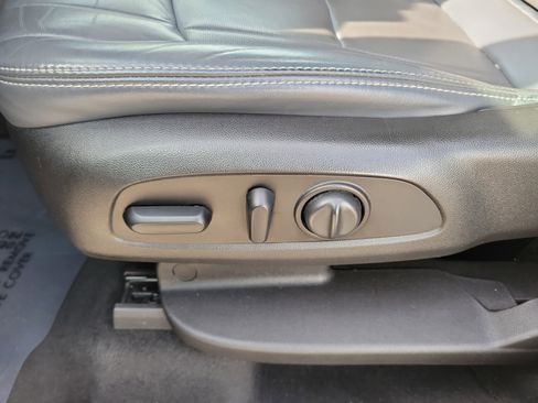 Used 2018 Buick Enclave Essence image 10