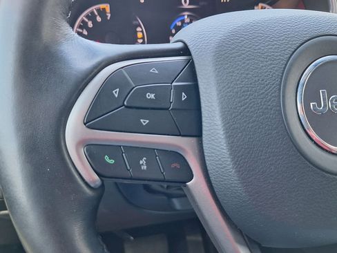 Used 2020 Jeep Grand Cherokee Altitude image 16