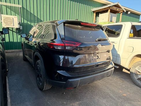 Used 2026 Nissan Rogue SV image 2