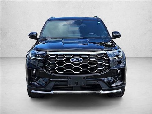 Used 2025 Ford Explorer Platinum RWD image 2
