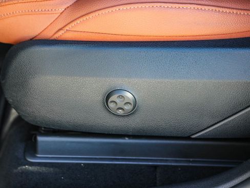 Used 2025 Mercedes-Benz GLC 300 4MATIC image 19