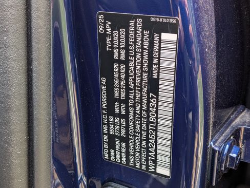Certified 2026 Porsche Macan AWD/4WD image 28