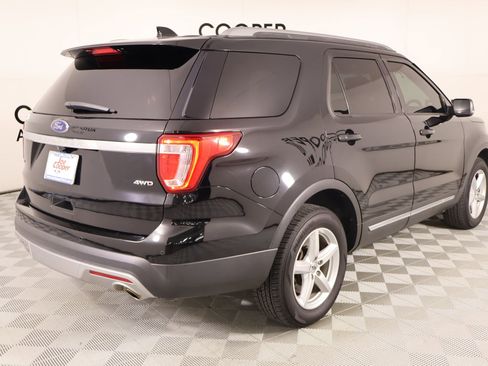 Used 2017 Ford Explorer XLT w/ Equipment Group 201A AWD/4WD image 20