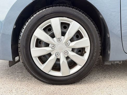 Used 2015 Toyota Corolla LE FWD image 12