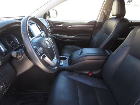 Used 2019 Toyota Highlander Limited image 16