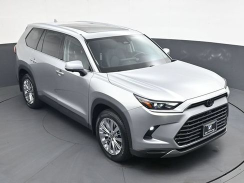 Used 2024 Toyota Grand Highlander AWD image 30