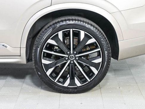 Certified 2025 Volvo XC90 T8 Core AWD/4WD image 38