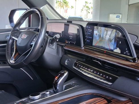 Used 2022 Cadillac Escalade Premium Luxury w/ Performance Package AWD/4WD image 17