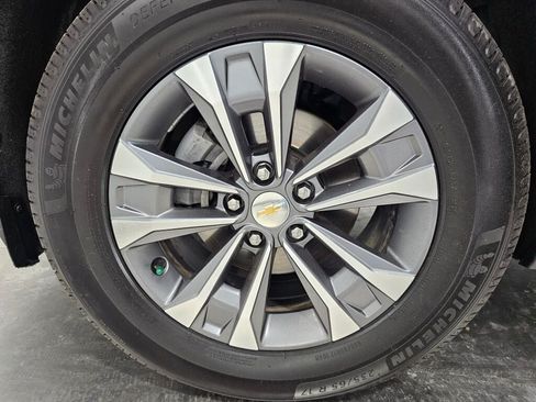 Used 2025 Chevrolet Equinox LT w/ Convenience Package II AWD/4WD image 9