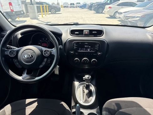 Used 2018 Kia Soul FWD image 18