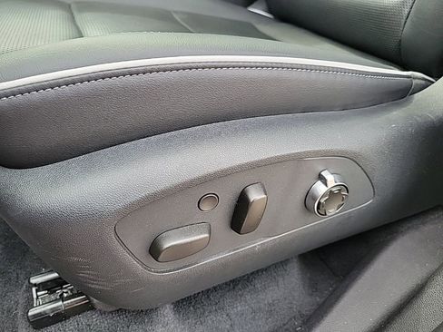 Used 2025 Buick Enclave Avenir image 20