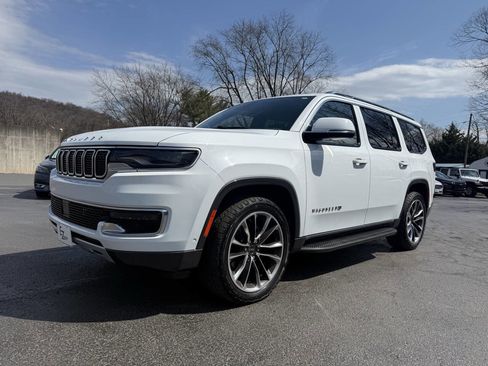Used 2022 Jeep Wagoneer Series II w/ Premium Group I AWD/4WD image 5
