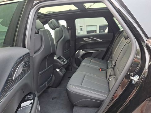 Used 2024 Cadillac Lyriq Luxury AWD/4WD image 10