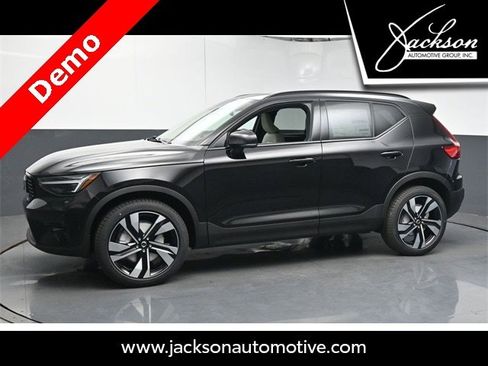 New 2025 Volvo XC40 B5 Ultra image 4