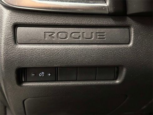 Used 2021 Nissan Rogue S image 17