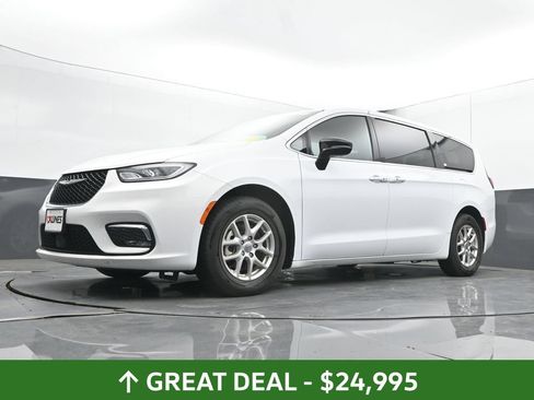 Used 2025 Chrysler Pacifica Select FWD image 46