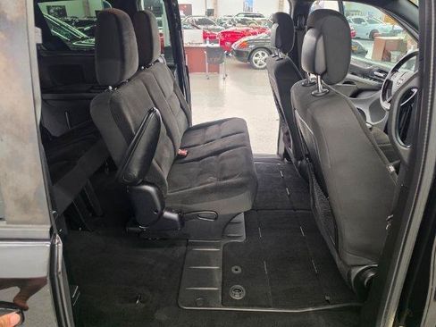 Used 2018 Dodge Grand Caravan SE FWD image 24