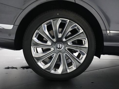 New 2025 Bentley Bentayga Extended Wheelbase image 15