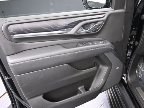 Used 2023 GMC Yukon Denali w/ Advanced Technology Package image 13