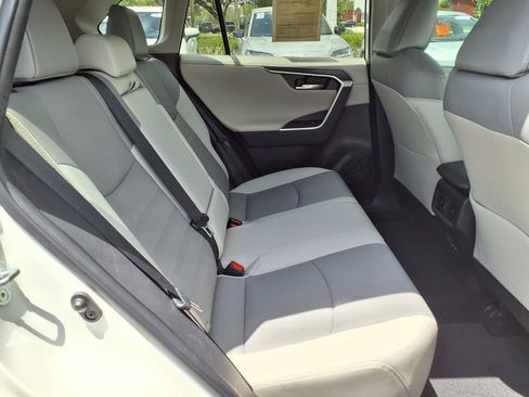 Used 2022 Toyota RAV4 Limited FWD image 16