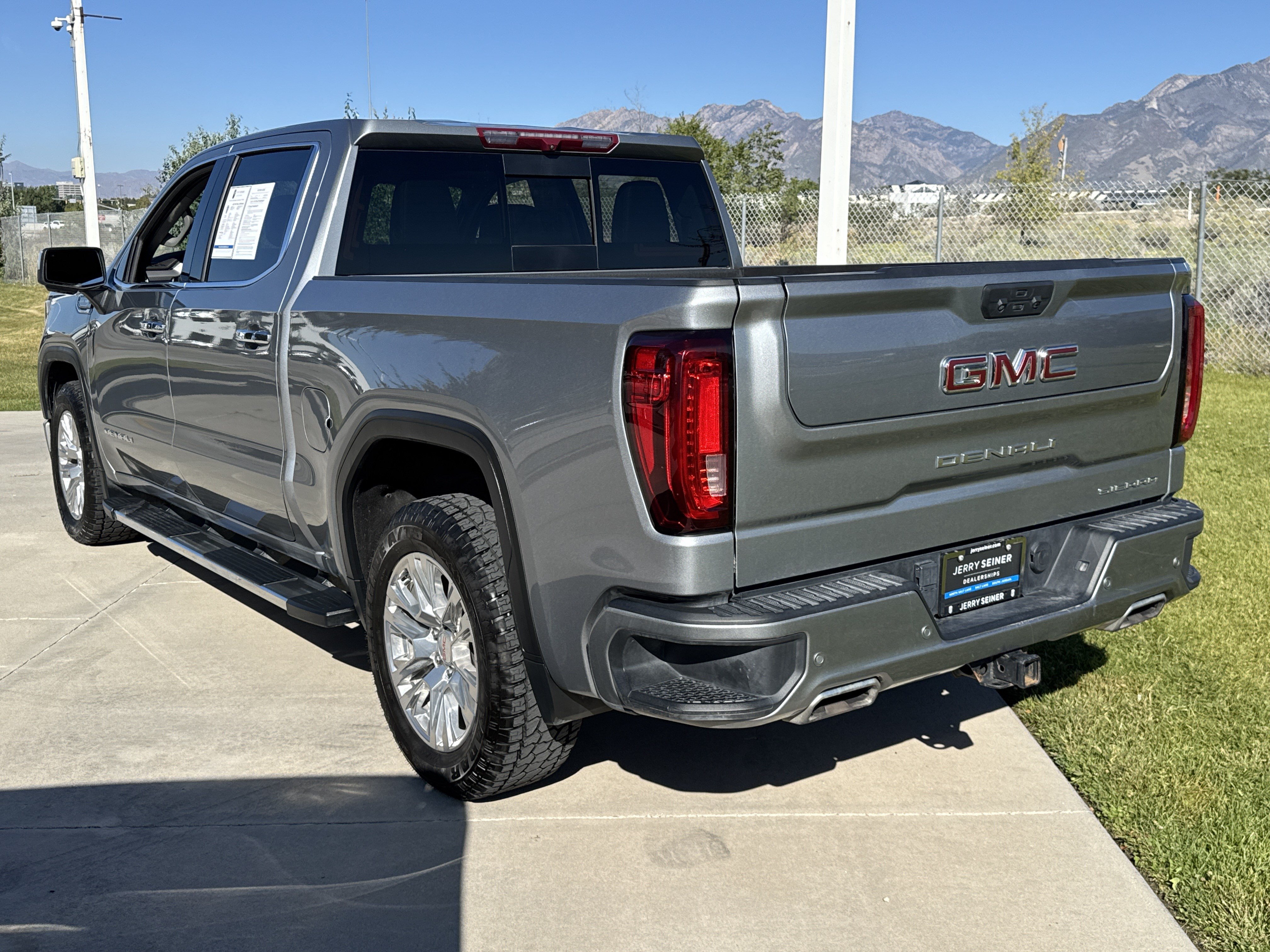 Used 2023 GMC Sierra 1500 Denali AWD/4WD image 3
