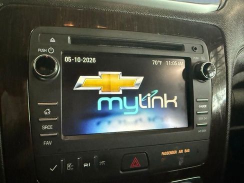 Used 2016 Chevrolet Traverse LT FWD image 2