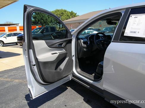 Used 2020 Chevrolet Equinox LS FWD image 36