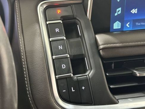 Used 2022 Chevrolet Tahoe LT w/ Luxury Package RWD image 16