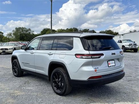 New 2025 Jeep Grand Cherokee L Laredo image 23